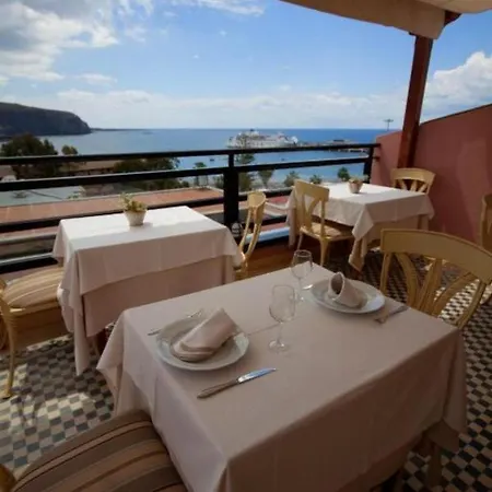 Standard Double Room,breakfast Included, By The Sea In Los Cristianos Апартаменты Лос Кристианос